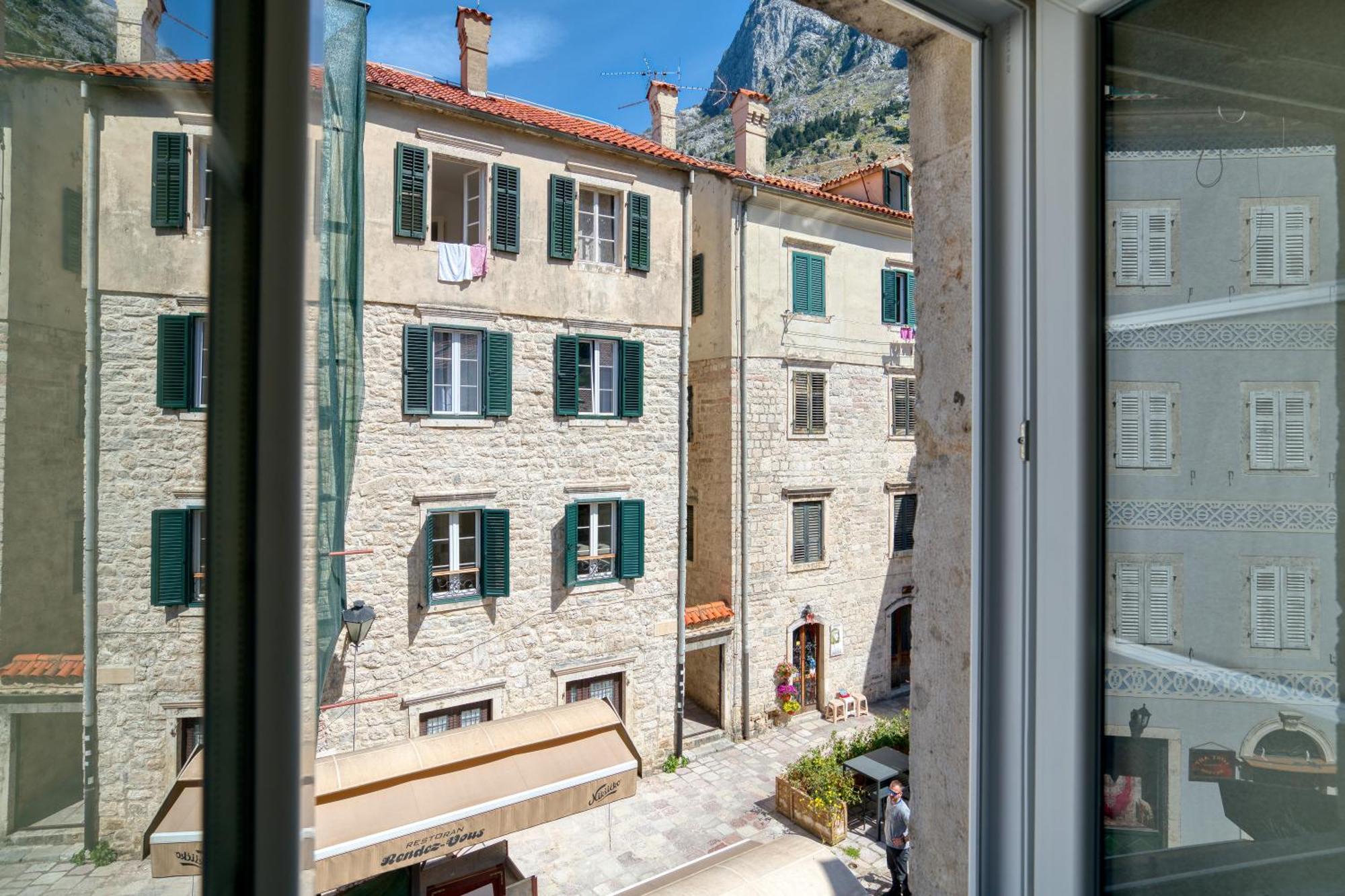 Hotel Rendez Vous Котор Экстерьер фото